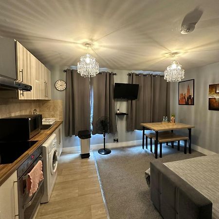 Cosy 2 Bedrooms Apartment Лондон Екстериор снимка
