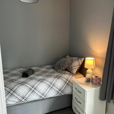 Cosy 2 Bedrooms Apartment Лондон Екстериор снимка