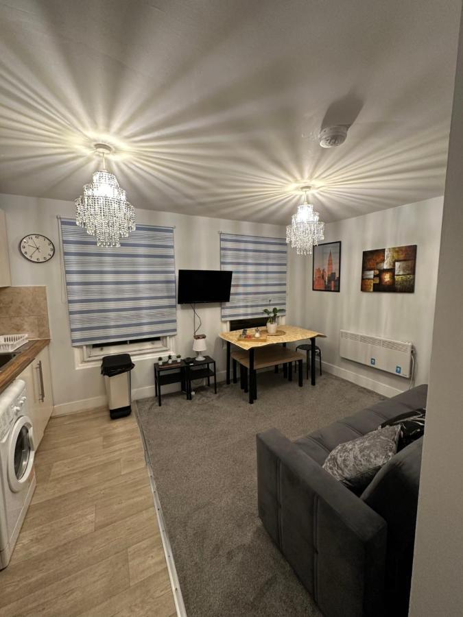 Cosy 2 Bedrooms Apartment Лондон Екстериор снимка