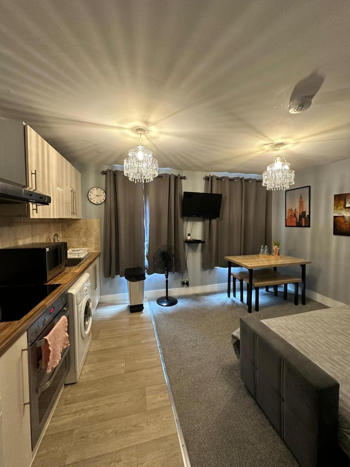 Cosy 2 Bedrooms Apartment Лондон Екстериор снимка