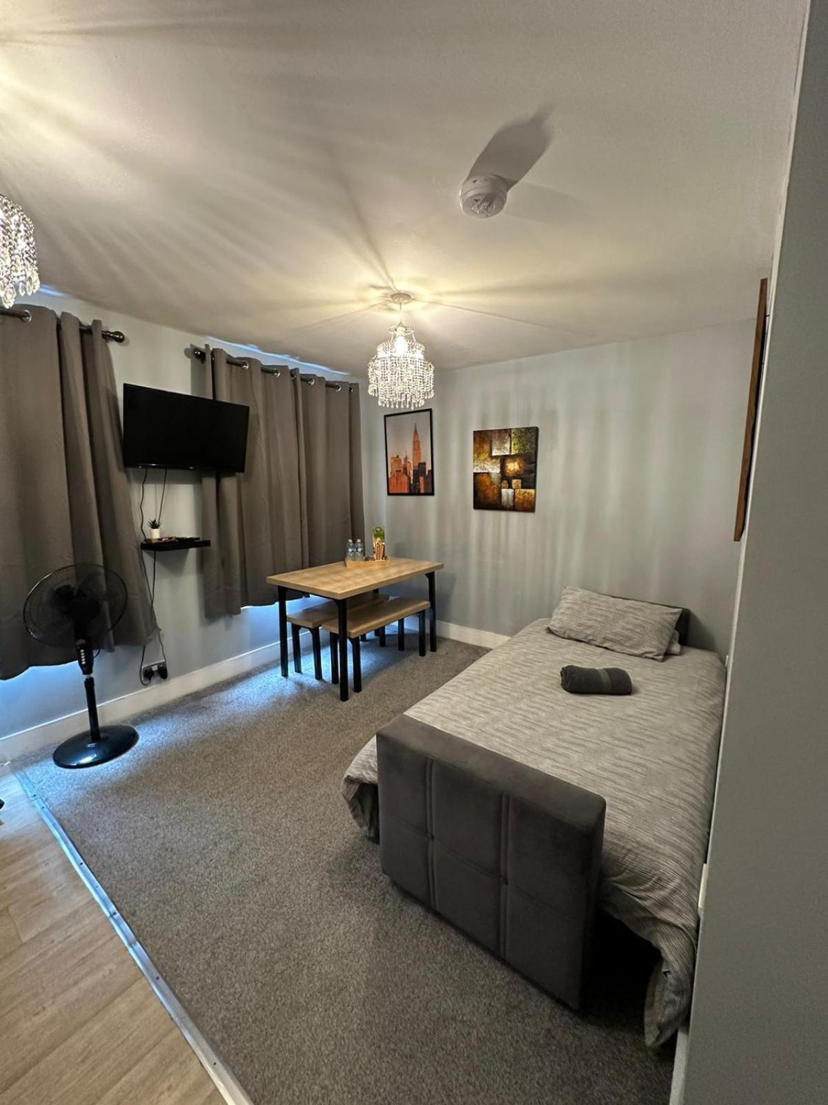 Cosy 2 Bedrooms Apartment Лондон Екстериор снимка